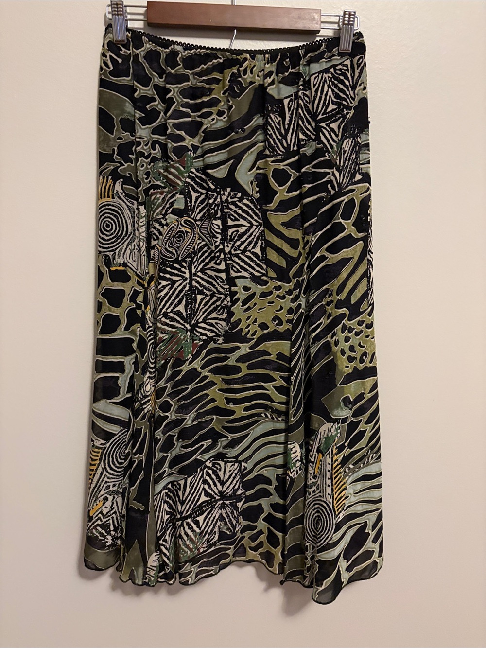 Rouge Helium Olive and Black A-Line Printed Skirt